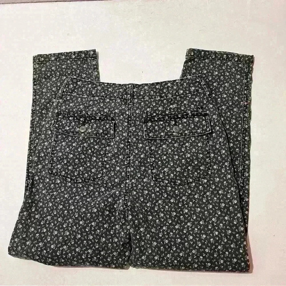 American Eagle Womens Faded Black Cargo Floral Regular Fit 27” Waist Pants Jeans - Picture 1 of 10
